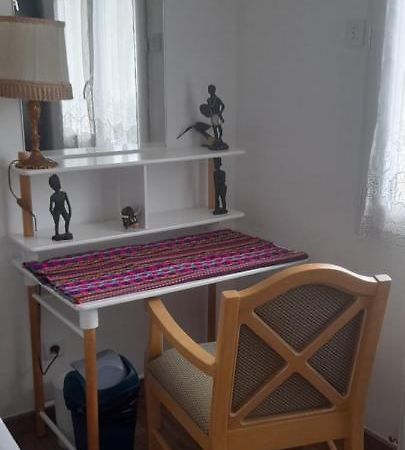 1 Chambre Pour 2 Personnes "Chez L'Habitant" Maison Possede Un Petit Chien Quincy-Voisins Exteriör bild