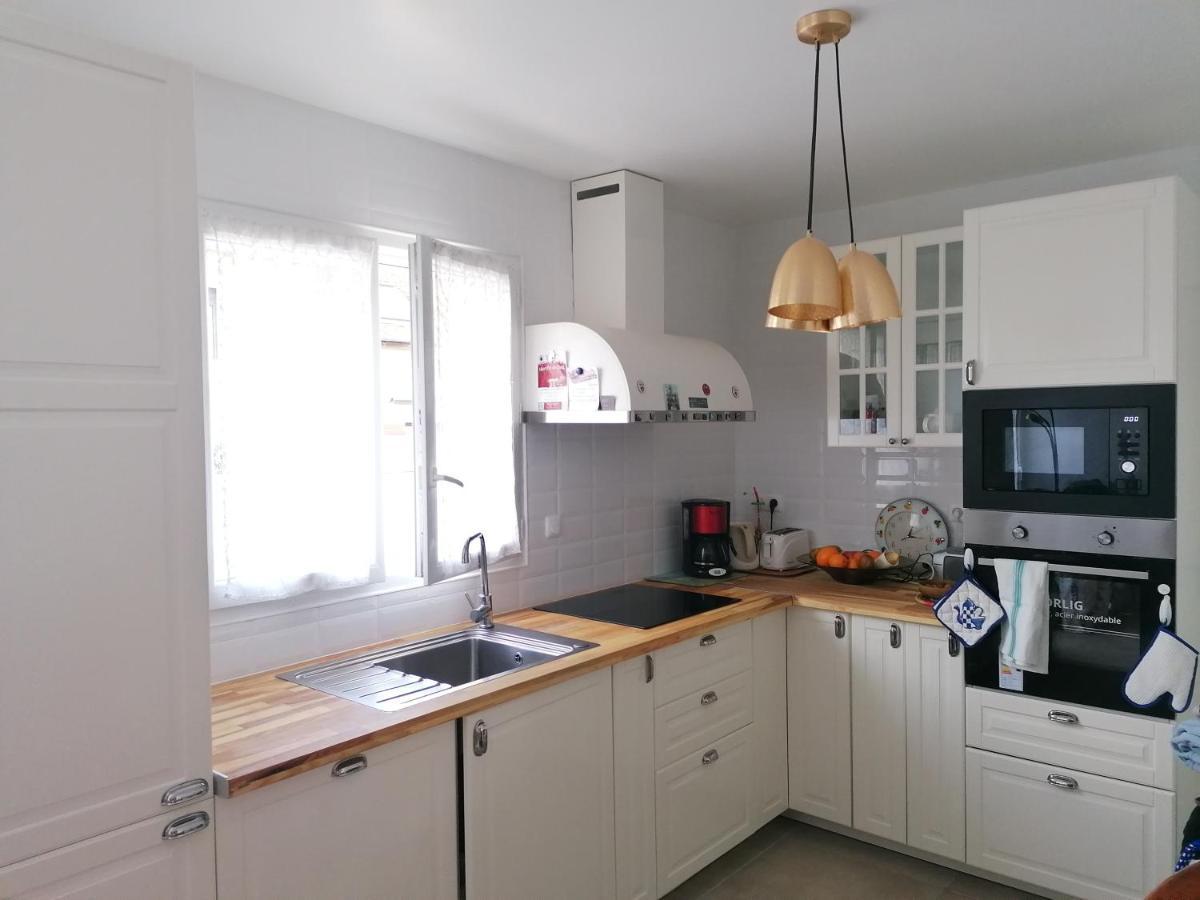 1 Chambre Pour 2 Personnes "Chez L'Habitant" Maison Possede Un Petit Chien Quincy-Voisins Exteriör bild