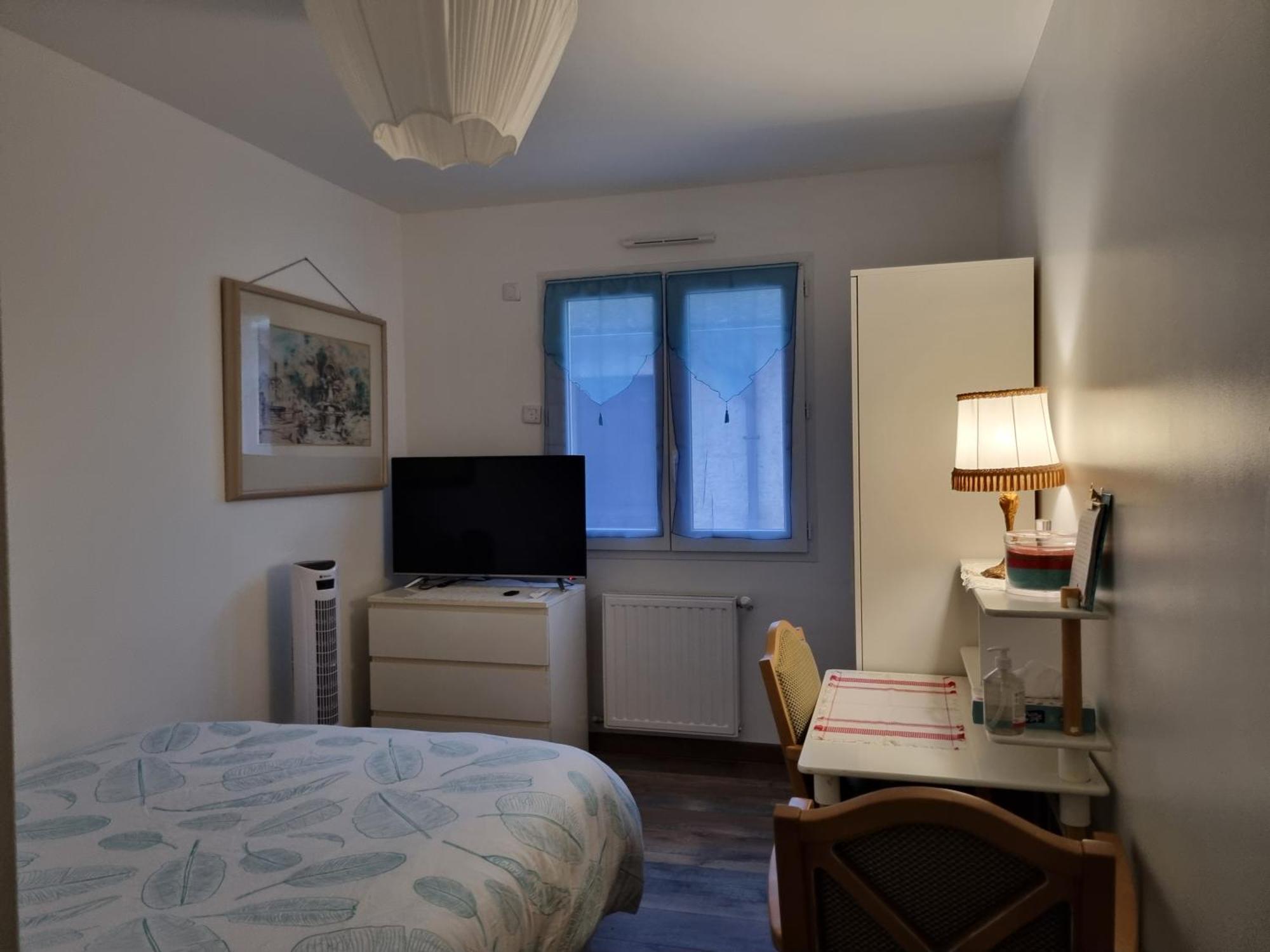 1 Chambre Pour 2 Personnes "Chez L'Habitant" Maison Possede Un Petit Chien Quincy-Voisins Exteriör bild