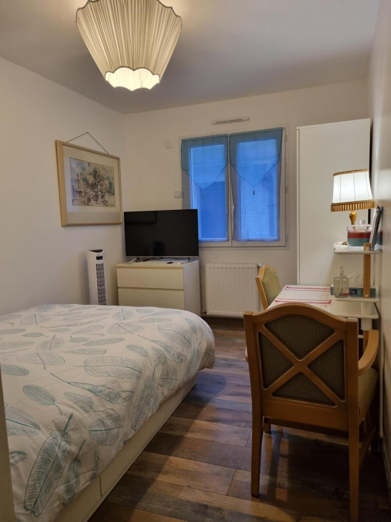 1 Chambre Pour 2 Personnes "Chez L'Habitant" Maison Possede Un Petit Chien Quincy-Voisins Exteriör bild